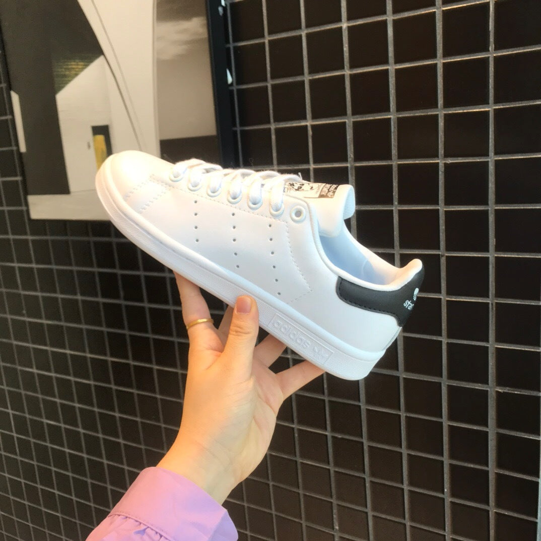 Smith's small white shoes