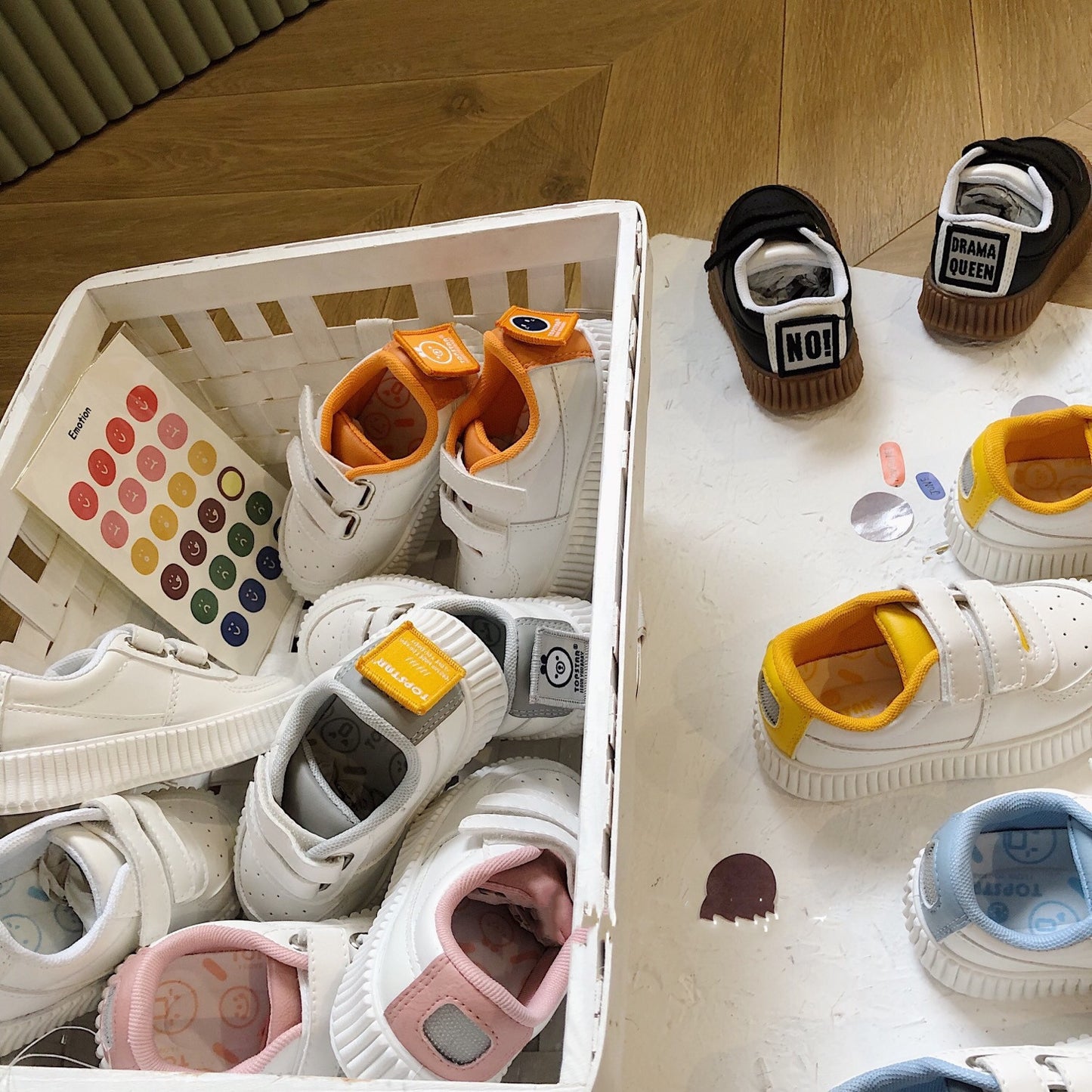 Children's white shoes Velcro sneakers